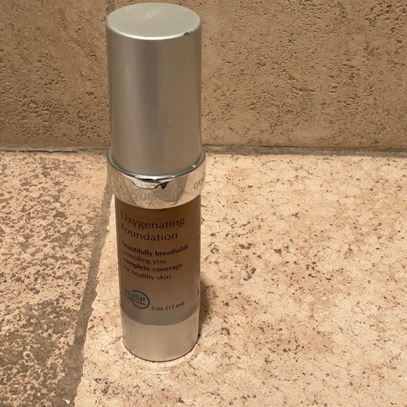 Oxygenetix Oxygenating Foundation. Build Beautifully for Complete coverage.5oz - Picture 2 of 10